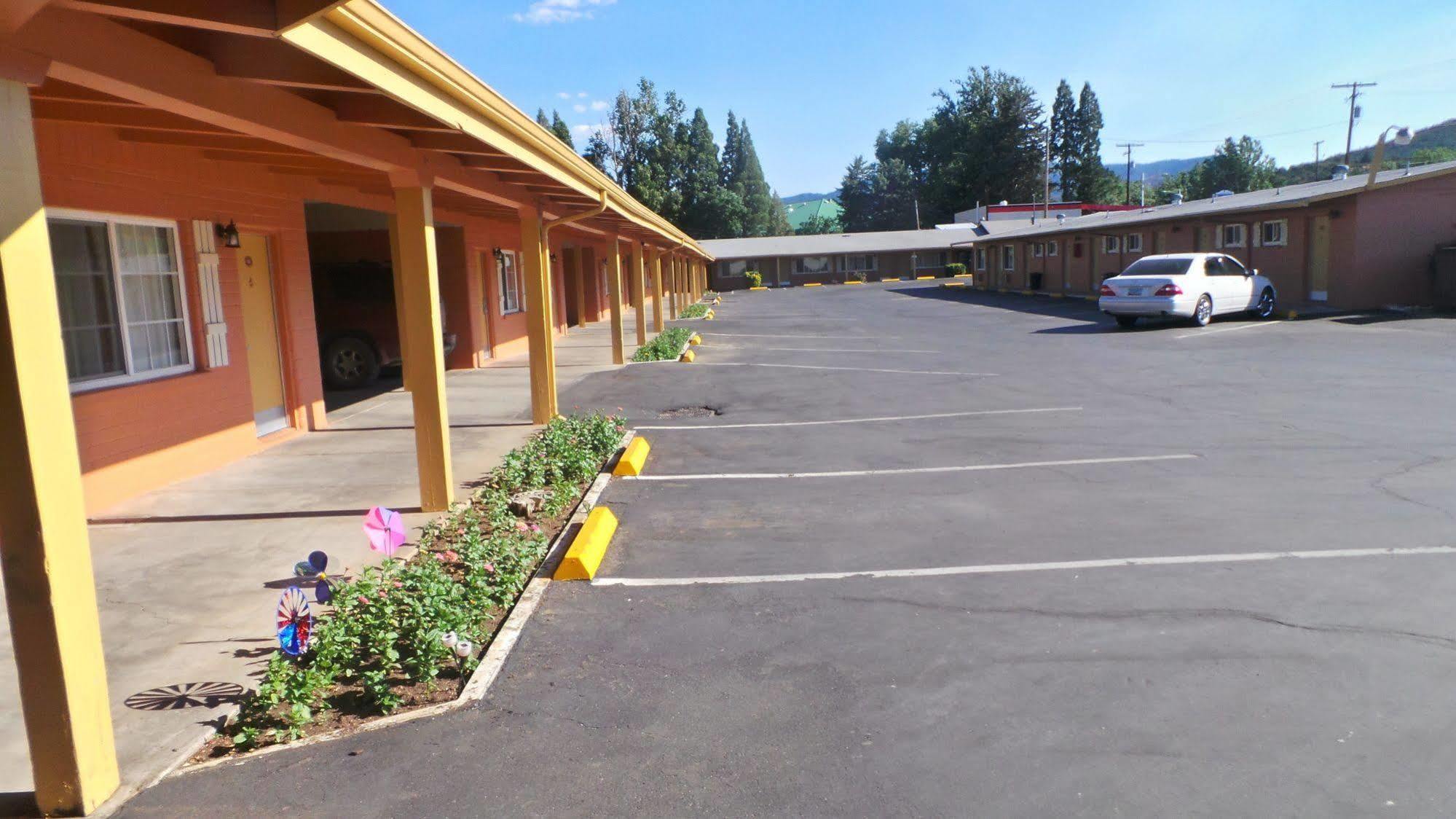Relax Inn Yreka Esterno foto